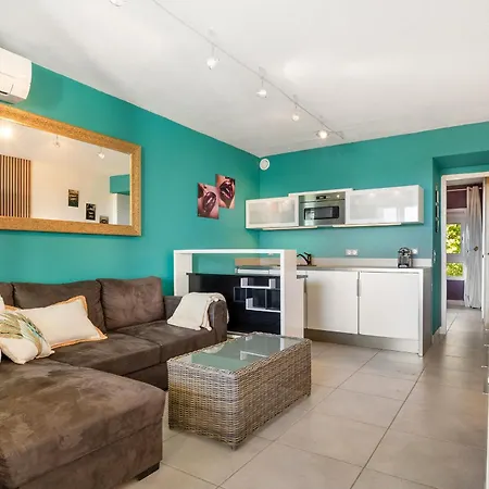 Lipstick Port Nature